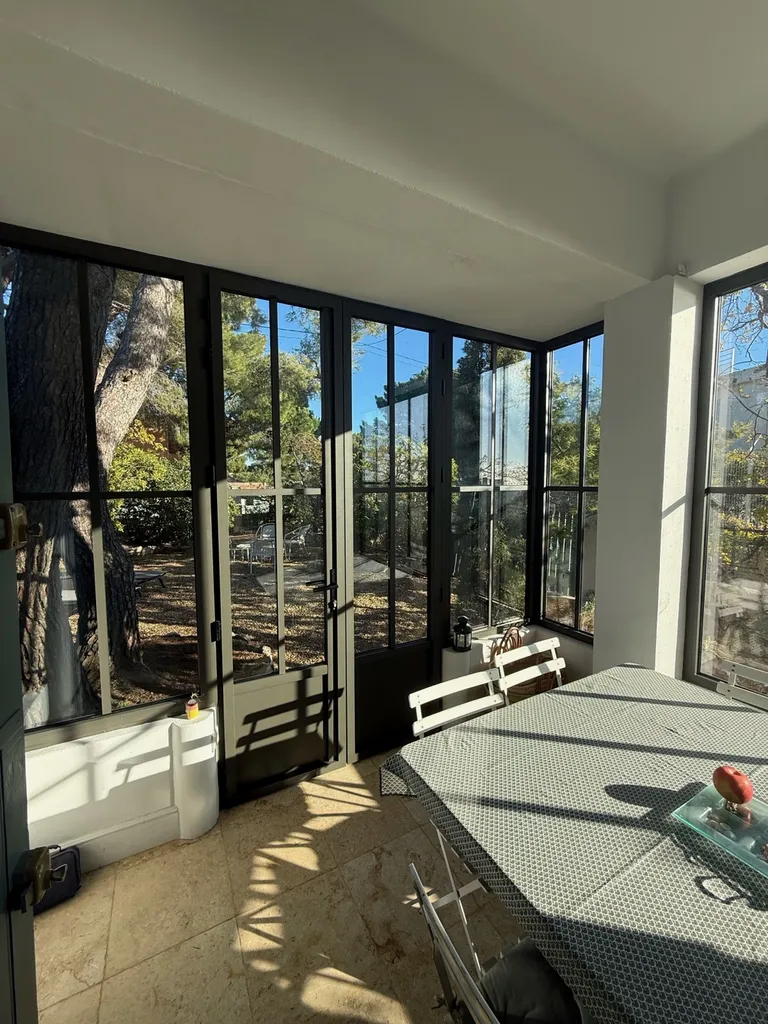 Remplacement d'une verrière par des menuiseries Kline sur la cote bleue