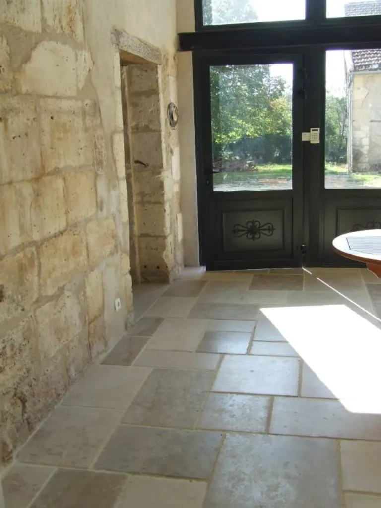 Dalle d'Eglise, Dallage de Monastère, Pierre cathédrale, Vieux Manoir, Sol en pierre plancher de récupération, Dallage haut de gamme, Le Top des sols en pierre naturelle.