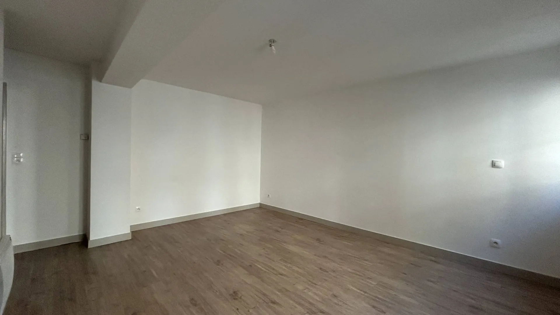 À vendre : Appartement cosy entièrement rénové, parfait pour une résidence principale ou secondaire