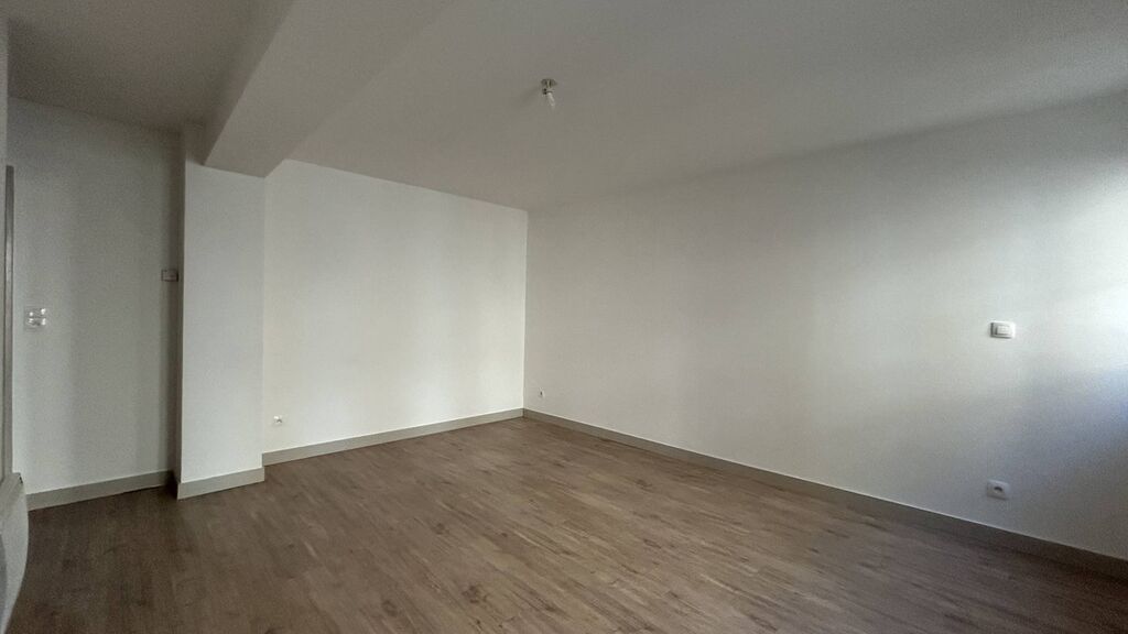 À vendre : Appartement cosy entièrement rénové, parfait pour une résidence principale ou secondaire