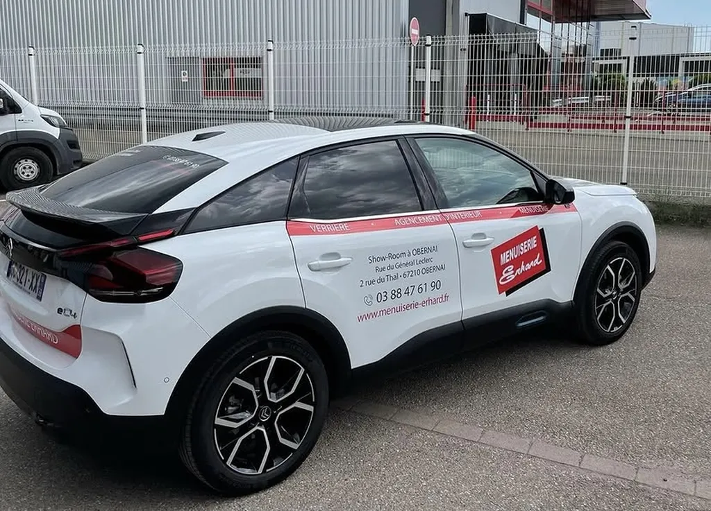 Marquage publicitaire et flocage de véhicule pour la menuiserie Erhard à Obernai proche de Molsheim
