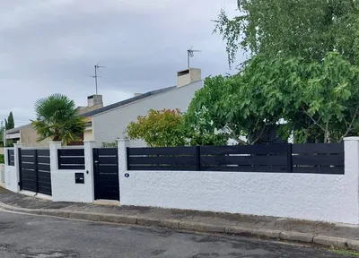 Pose de clôture sur mesure en aluminium noir par Aquit'M à Mérignac