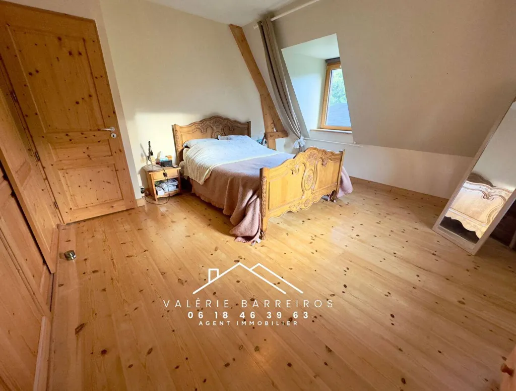 A vendre maison vivable de plain pied de 143 m² habitables édifiée sur 1496 m² de jardin commune de LA SAUSSAYE 27370