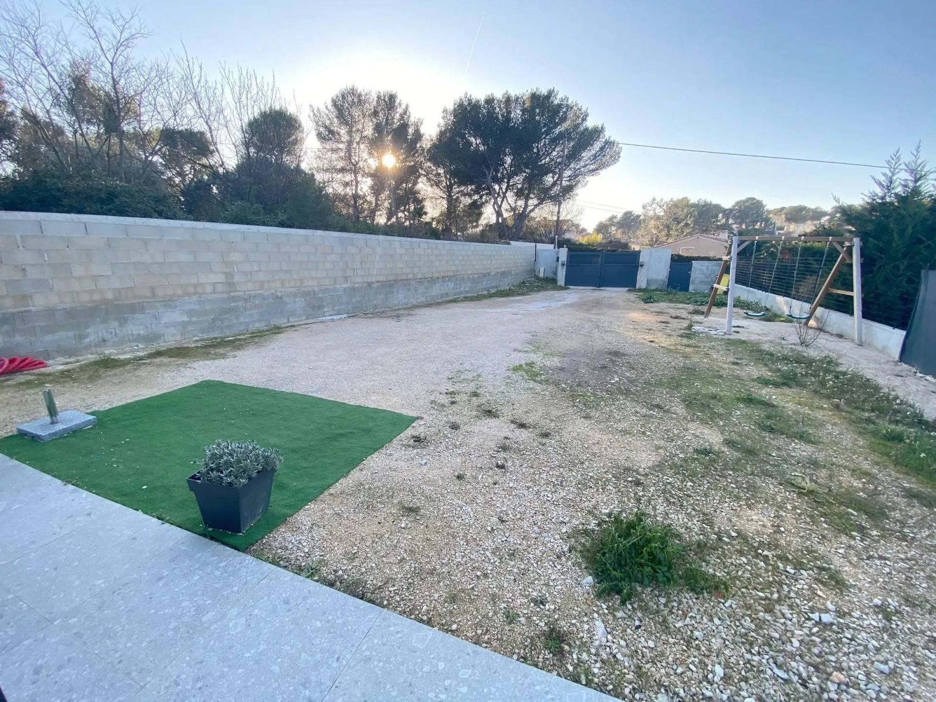 a vendre maison avec grand terrain piscinable la bédoule