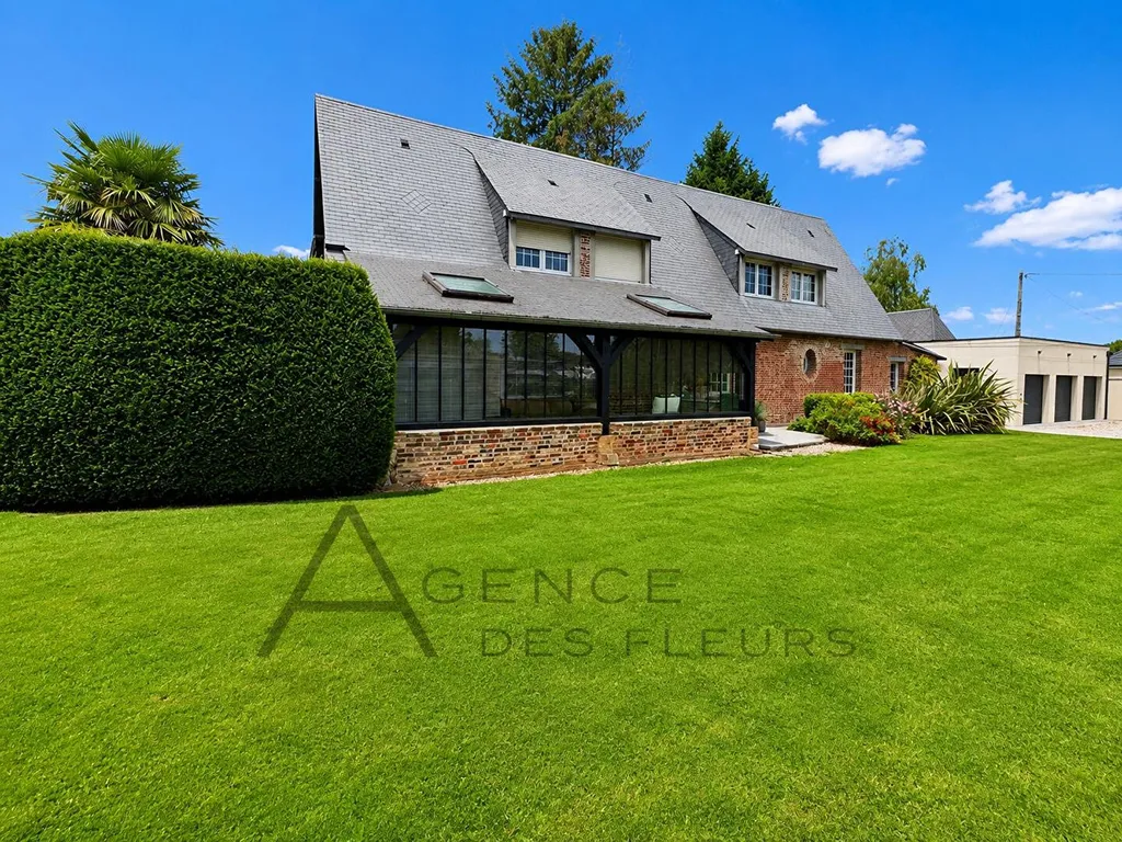 À vendre, élégante propriété de 238m² sur un terrain de 2700 m² située à LA LONDE 76500