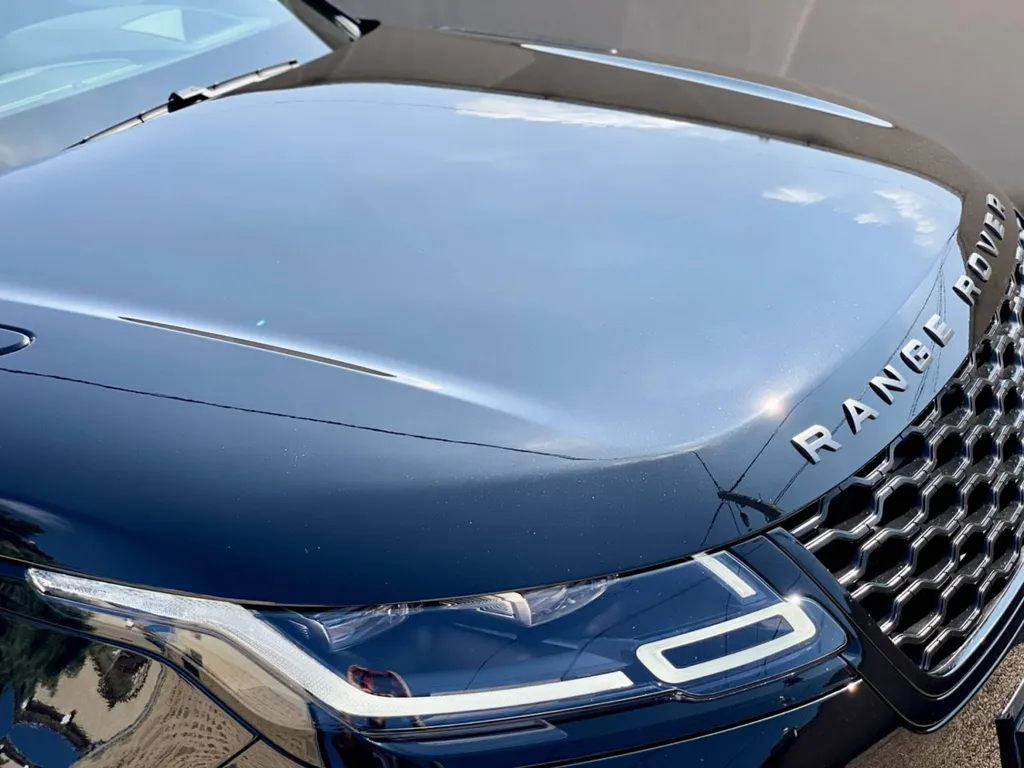 Récupération de la carrosserie d'un Range Rover Velar près de Mornant dans le Rhône