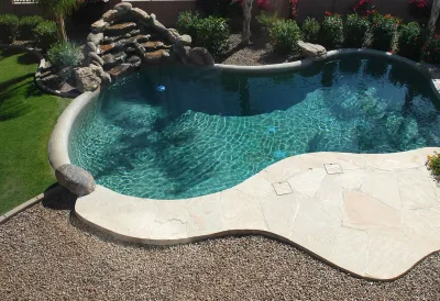 Création d'un petit jardin avec piscine à l'Isle sur la Sorgue