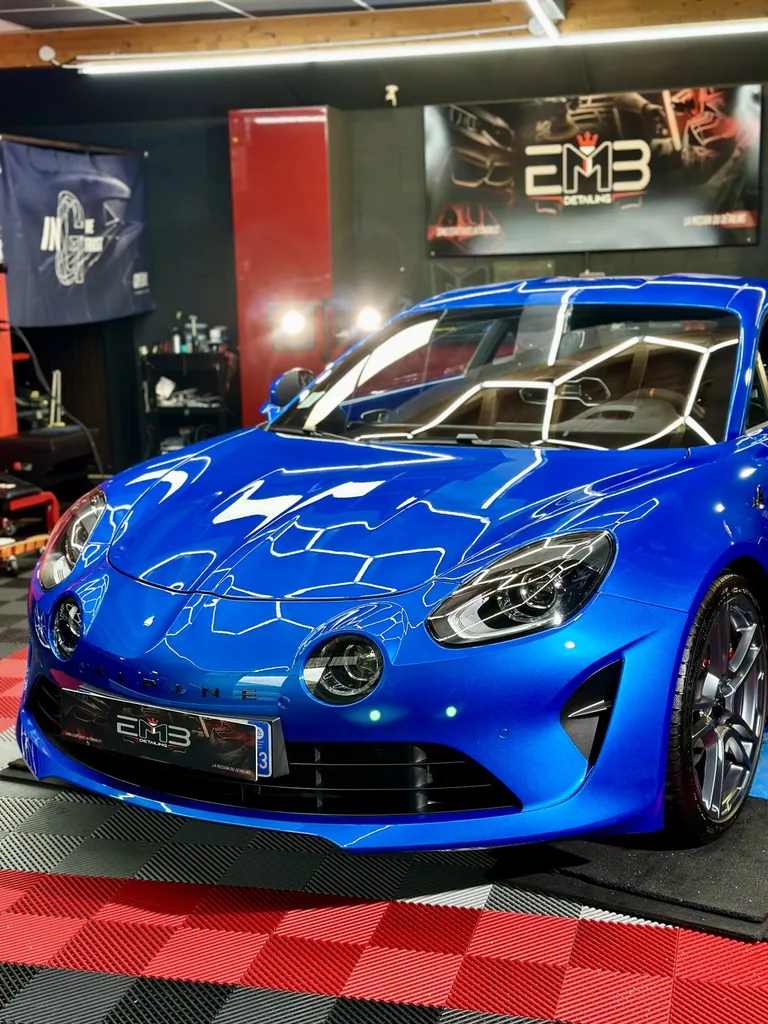 film de protection PPF alpine A110 Lyon traitement céramique protection carrosserie voiture de sport