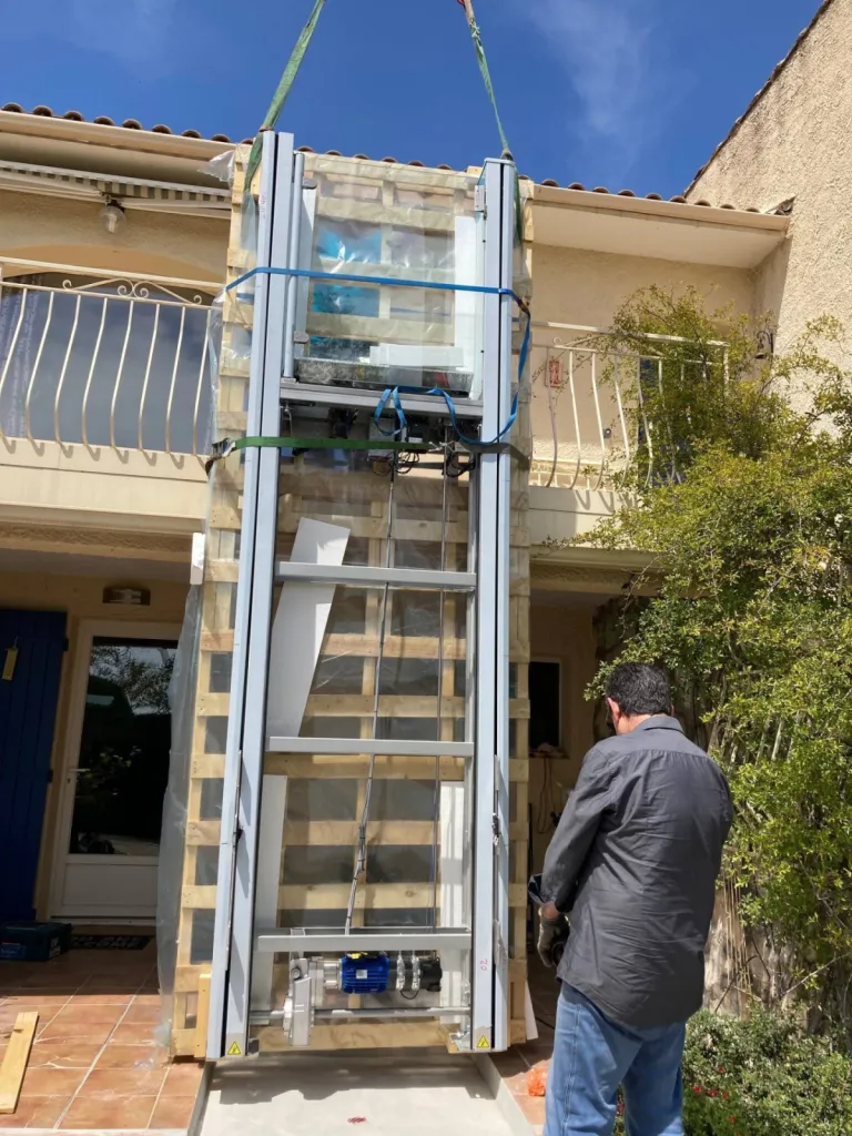 Installation d'une plateforme verticale Barduva RB150 à Manosque