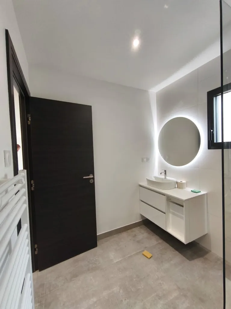 Peinture par protection airless dans une maison neuve entre ROUEN et ÉVREUX 