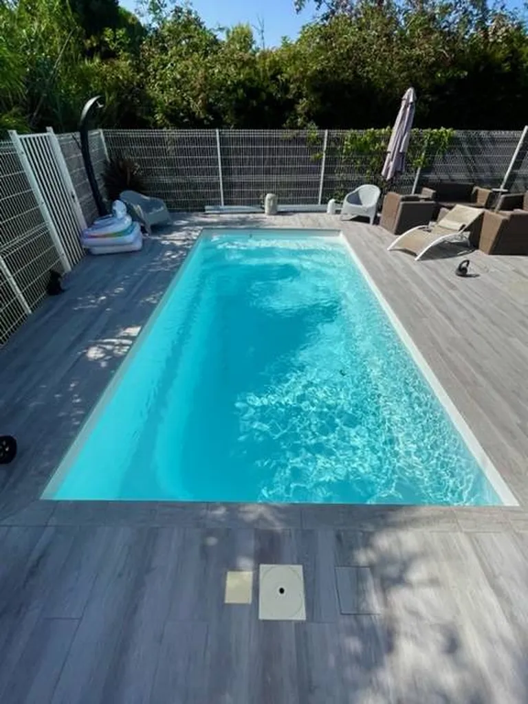 Vente et pose de piscine coque polyester : Cocktail Piscine à Plan de Campagne