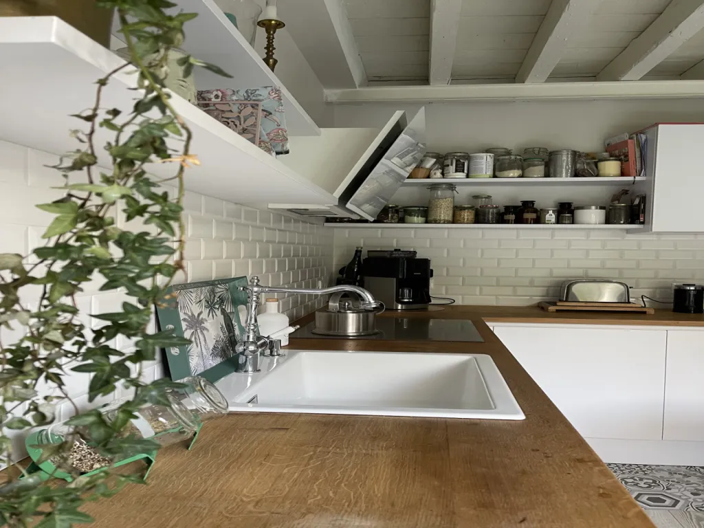 Création d’un studio dans une ancienne cuisine et restructuration d’une pièce à vivre à Bordeaux par l'Atelier D., architecte d'intérieur à Bordeaux 