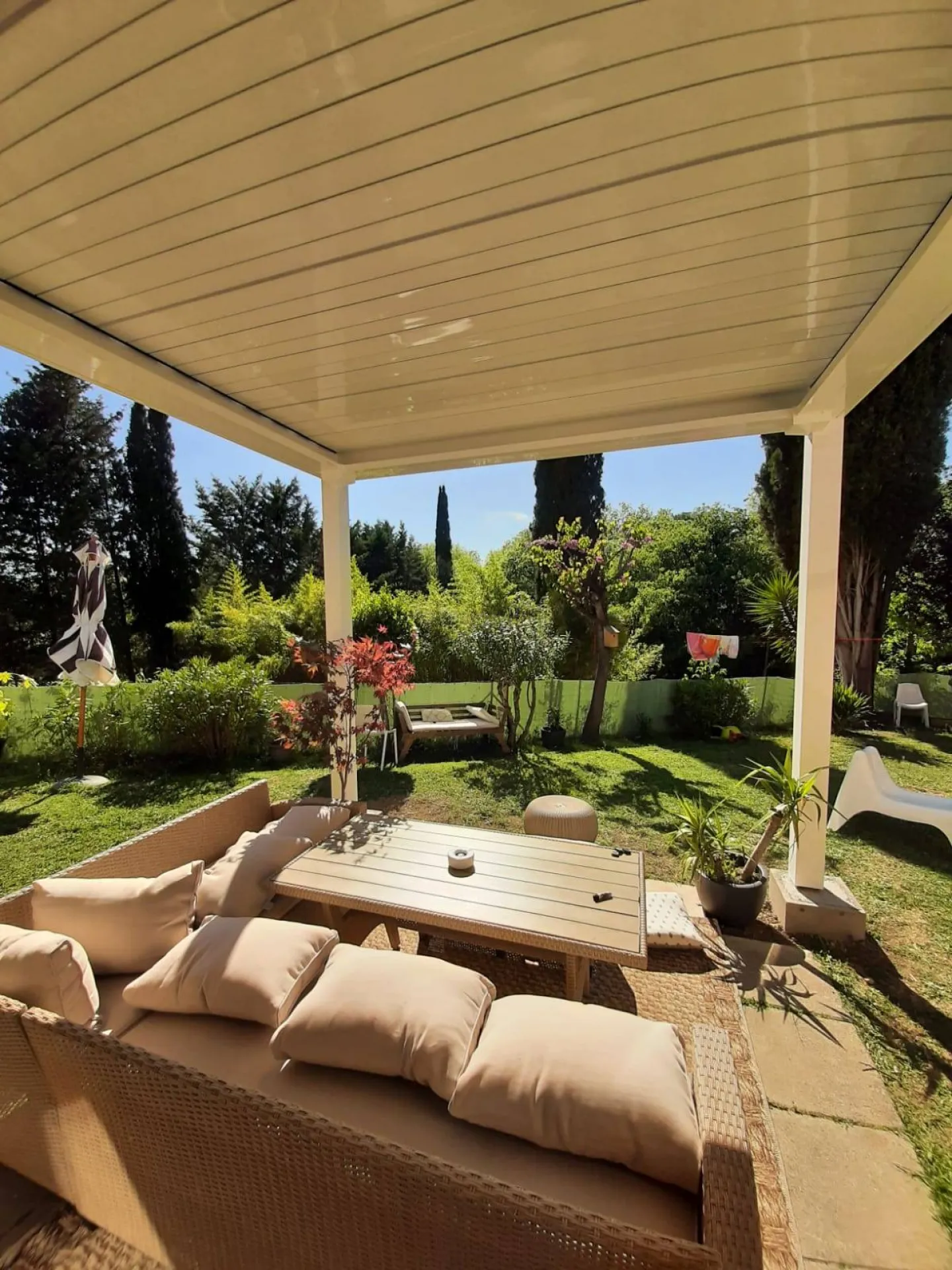 Pergola bioclimatique sur mesure à CANNNES