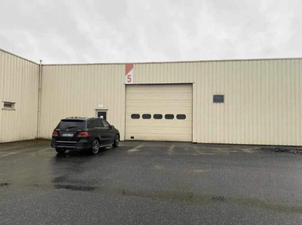 LIVAROT - Locaux d'activités de 2 400 m² divisibles à partir de 1 200 m²