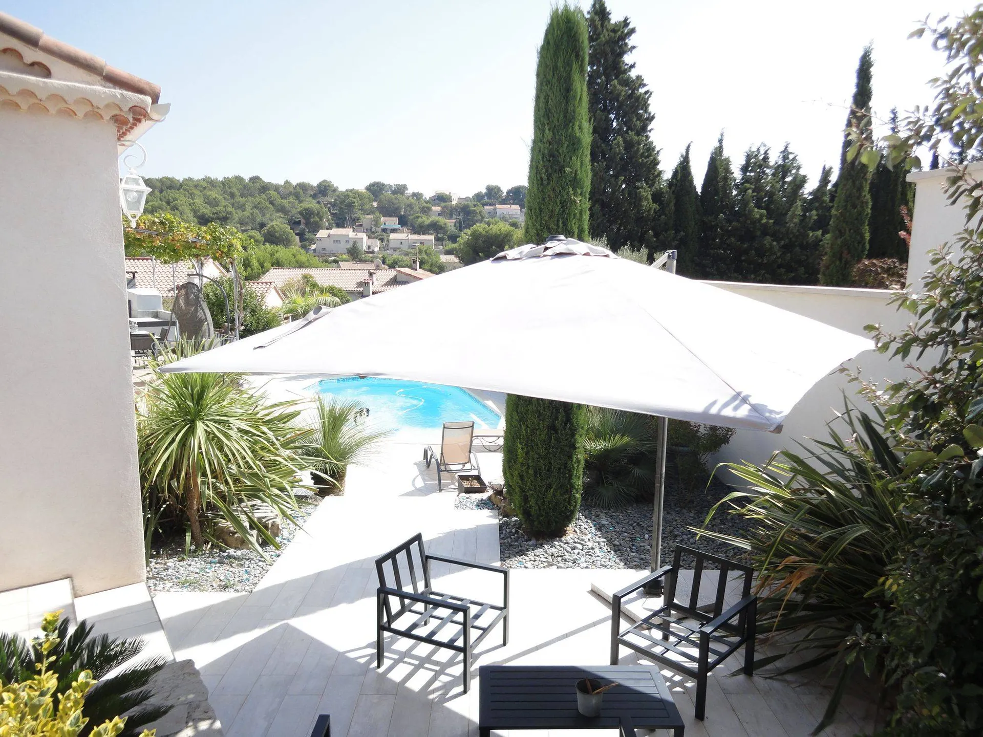 Vente maison carnoux de plain pied avec piscine