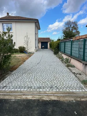 Aménagement d'une allée carrossable  en pavés granit sur la commune de Pessac proche de Talence 