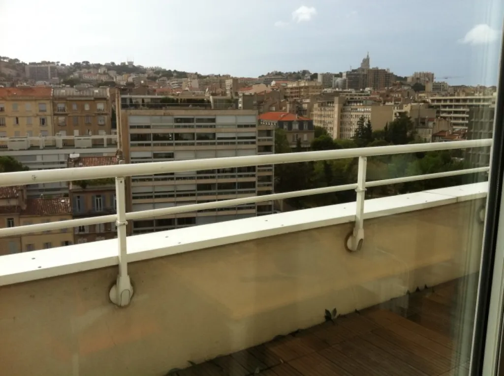 Vue panoramique de Marseille de notre bureau