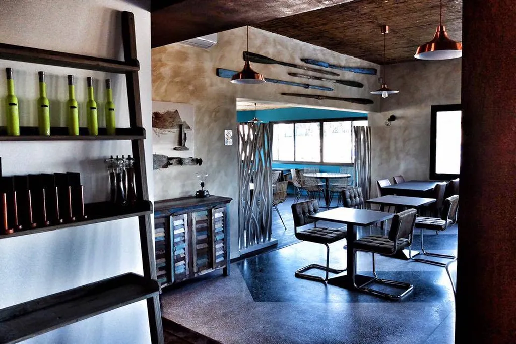 MURS GLACIS DECO GLA 19 ET PLAFONDS ET PLILIERS EN METAL DECO FER OXYDE TERRE DU MONDE