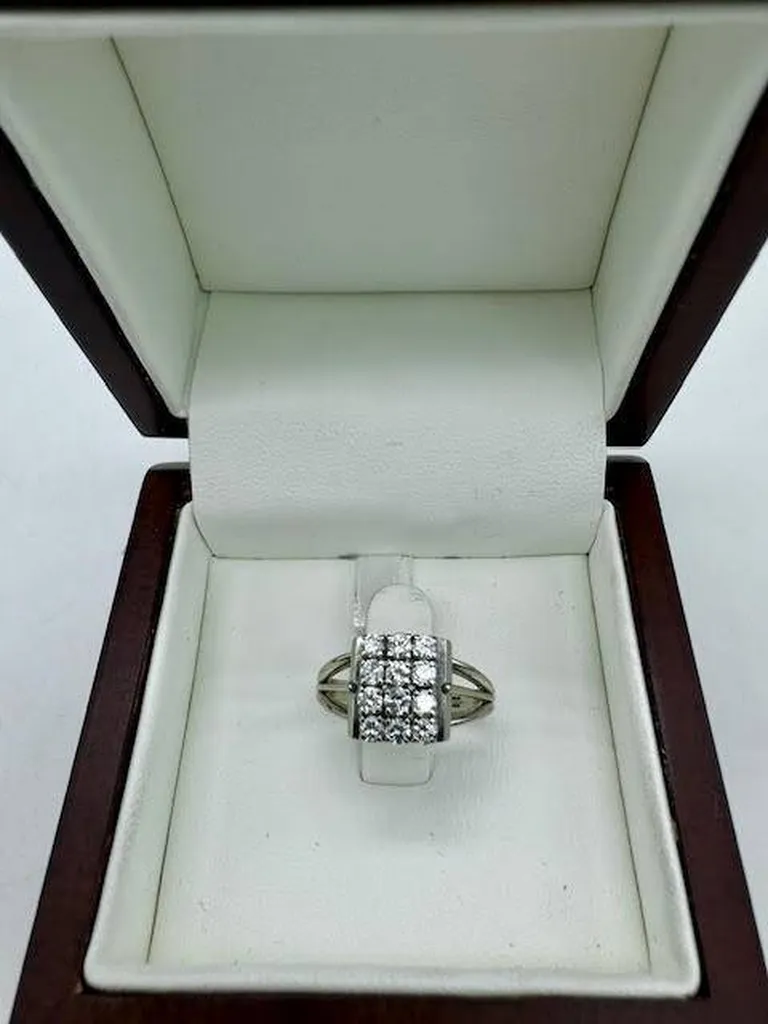 Élégance Art Déco : Bague en Or Blanc et Pavage de Diamants en dépôt vente chez Or Ligne près de Bordeaux