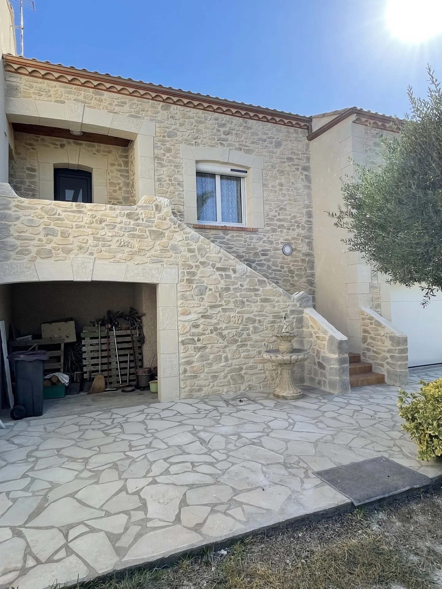 Rénovation d’une façade en pierre sur Agde dans l’Hérault