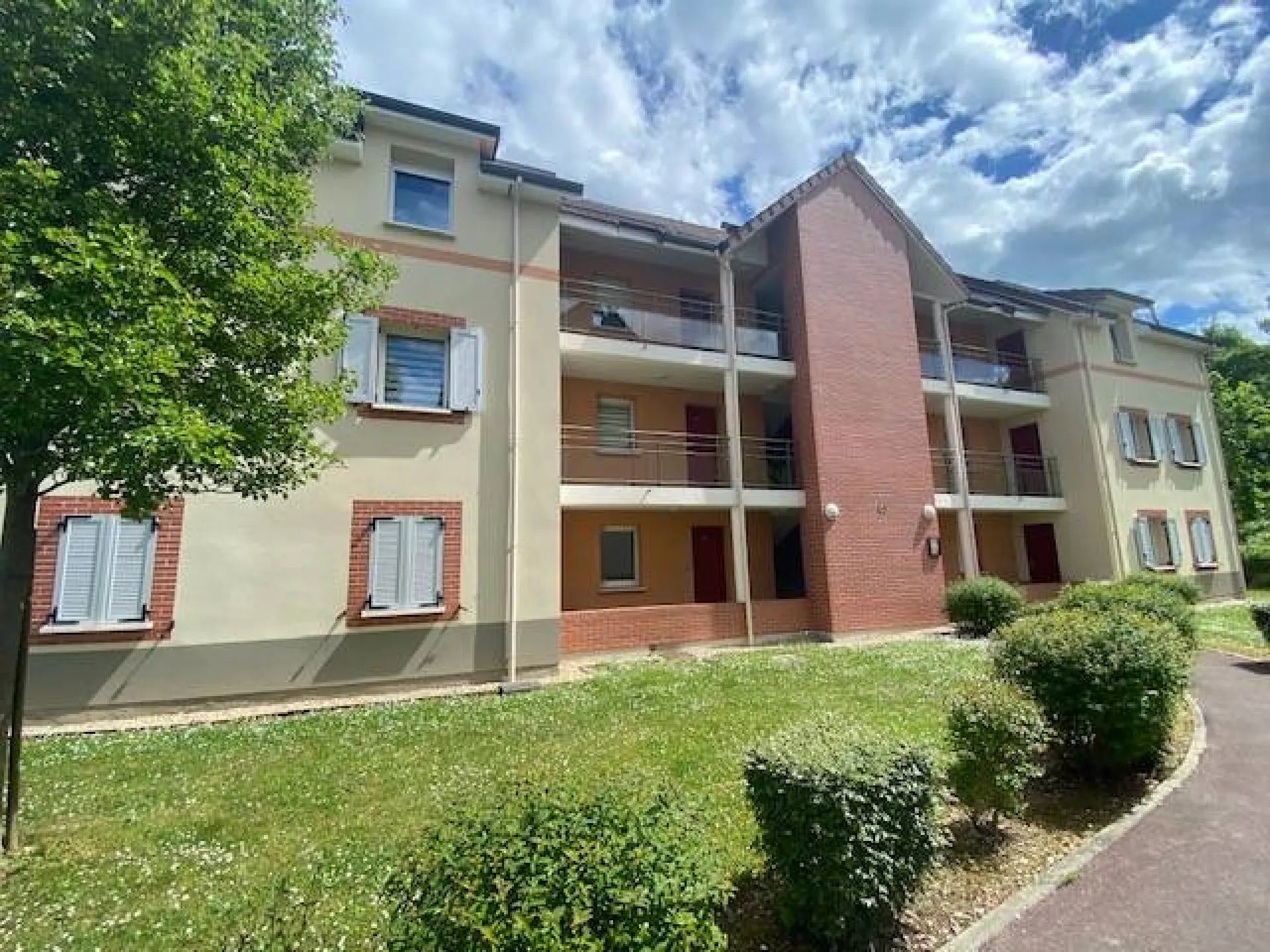 A vendre dans une belle résidence sécurisée appartement de 48 m² sur la commune de CAUDEBEC LES ELBEUF 76410