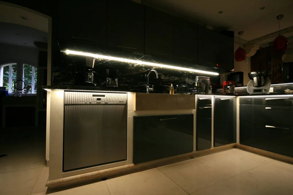 Concept cuisine sur mesure avec insertion meuble Pyram