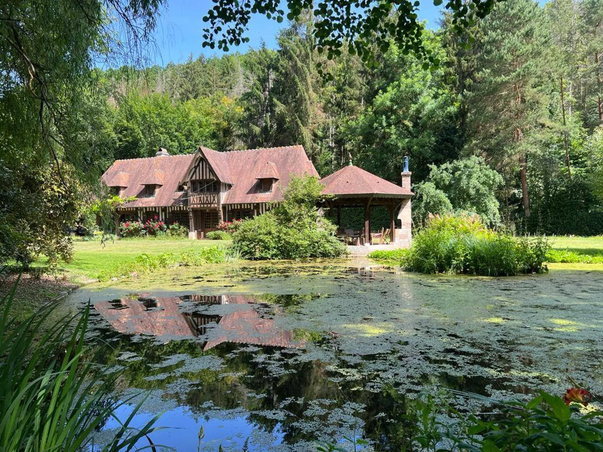 A vendre maison normande de 228 m² édifiée sur un terrain de 10 360 m² sur la commune de ST GERMAIN DE PASQUIER 27370