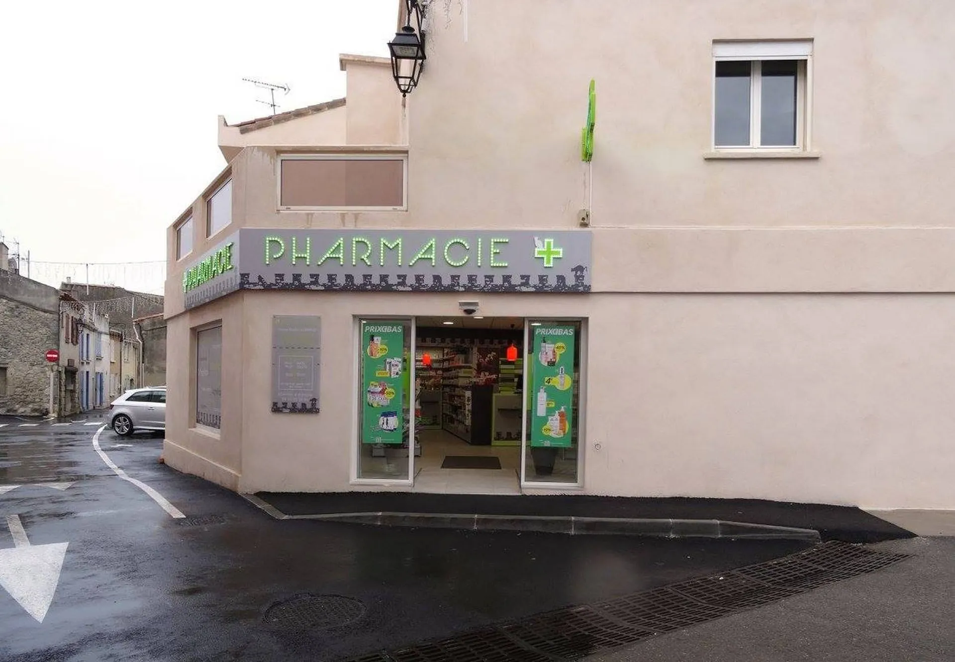 enseigne lumineuse pharmacie saint mitre les rempart