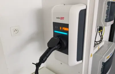 Installation d'une borne de recharge pour voiture électrique dans une maison à Hyères dans le Var 