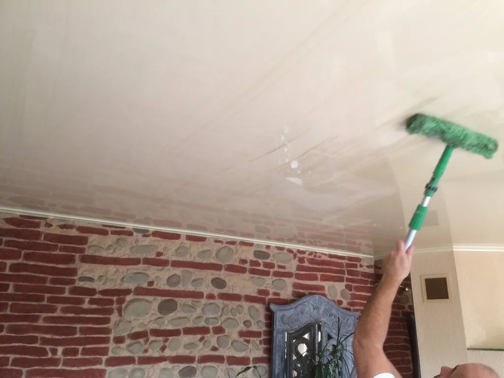 Comment nettoyer son plafond tendu ? Plafonds Tendus Occitans Montauban