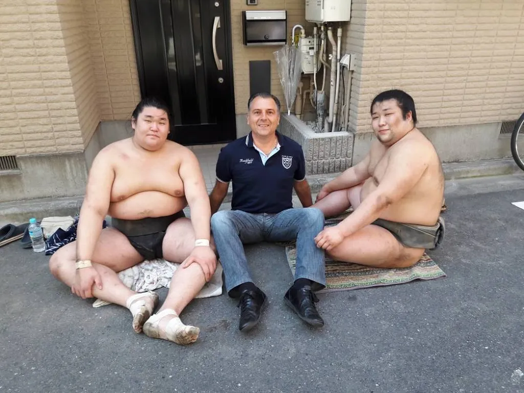 VISITE D'UN DOJO AVEC UN ENTRAINEMENT DE SUMO