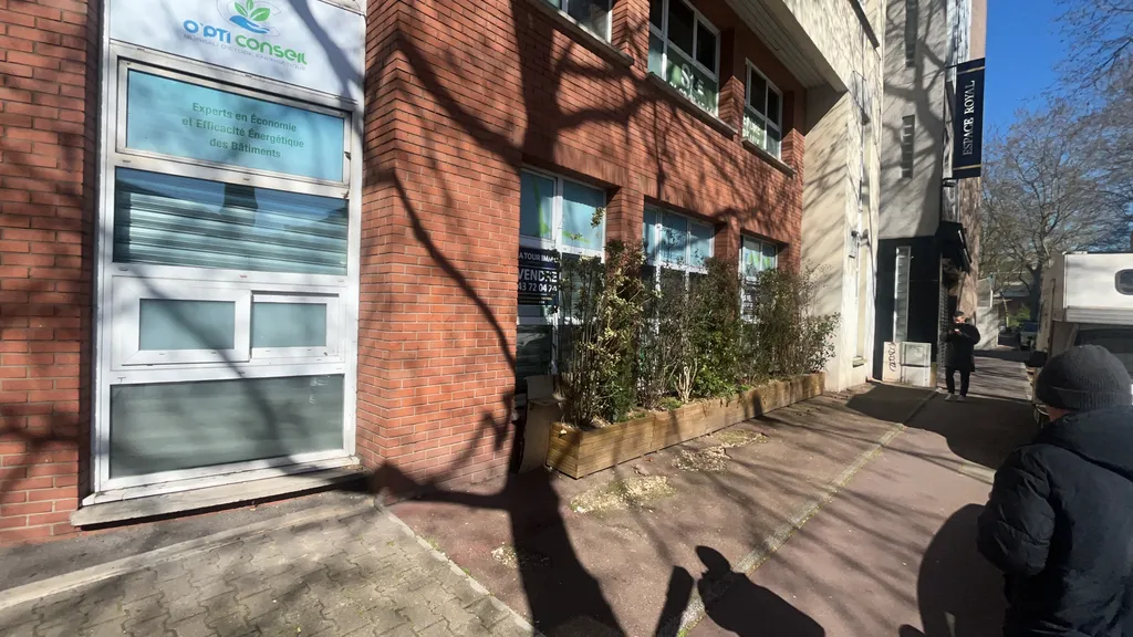 Vente - Bureau 445 m², Porte De Montreuil / Porte De Vincennes, Rue de Valmy 93100 MONTREUIL
