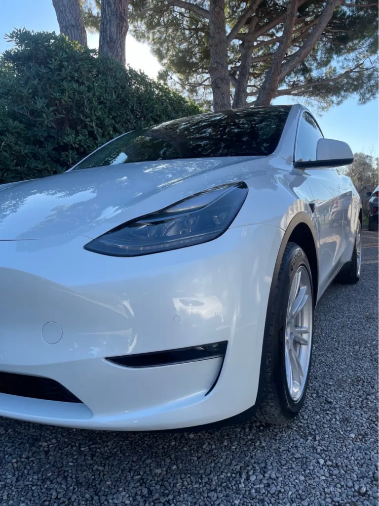 Traitement céramique Gtechniq Crystal Sérum Ultra Tesla Model Y à Vallauris 