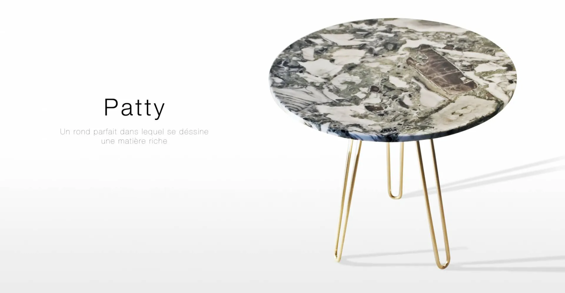 Patty: table basse design vintage en marbre white beauty et pied hairpin legs laiton poli