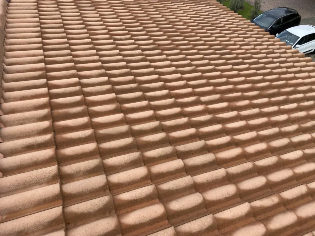 Aprés nettoyage et traitement toiture type beton sur martigues