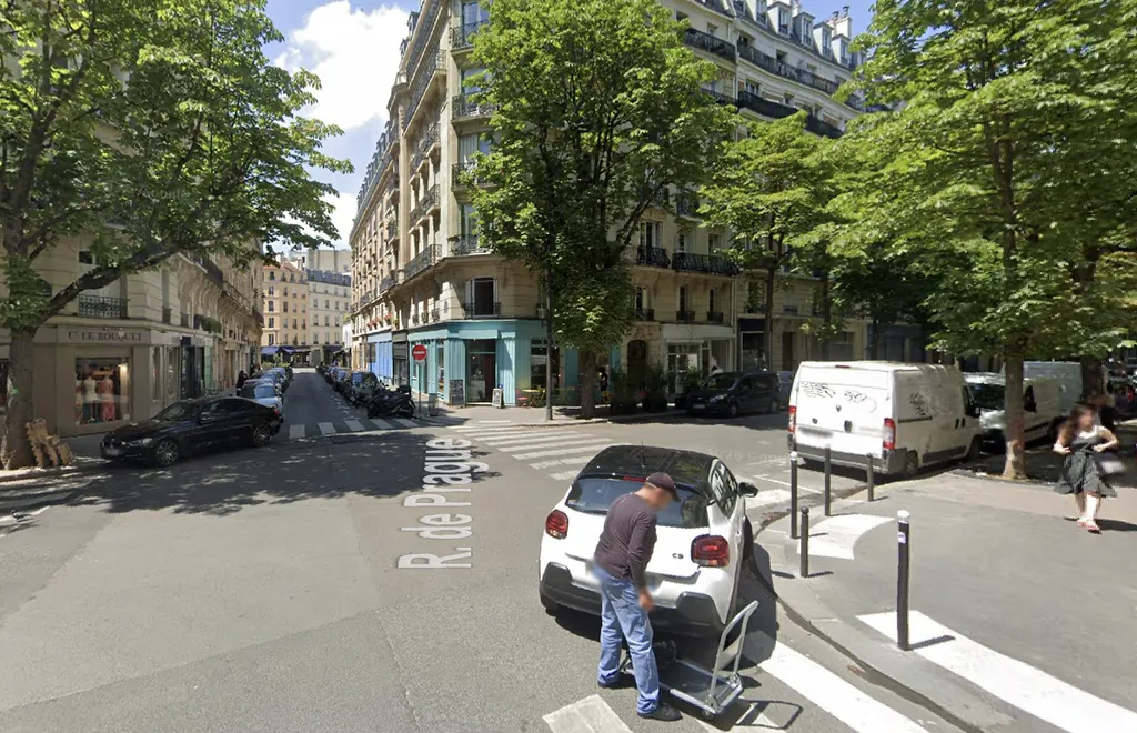 Location - Boutique 101 m², Aligre, Rue Emilio Castelar 75012 PARIS