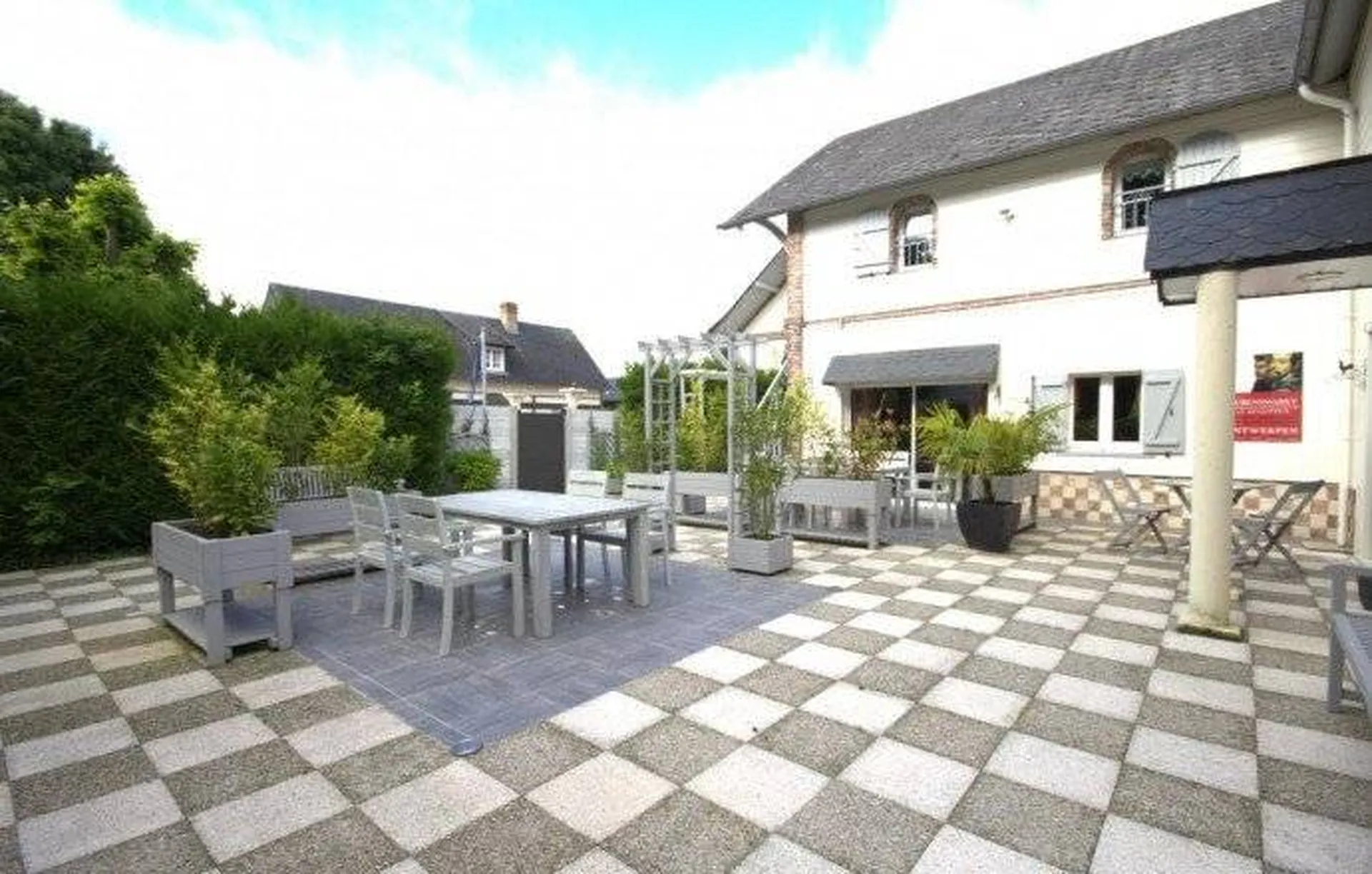 A vendre authentique propriété ses maisons d’amis à Bernay 27300