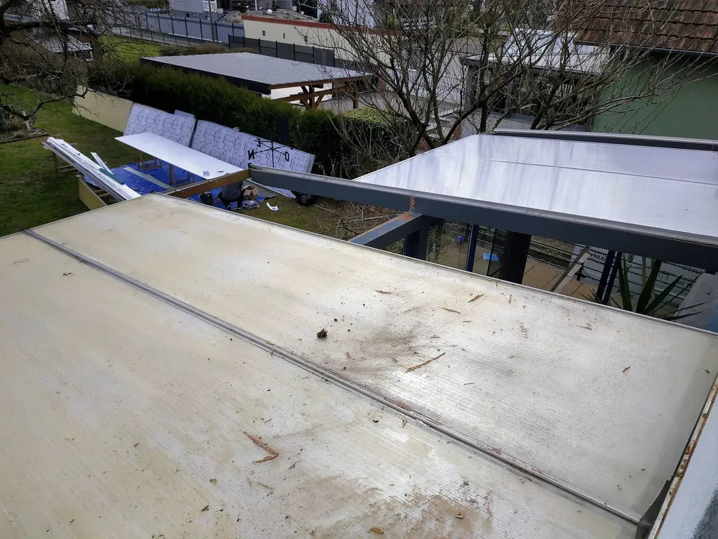 Démontages, évacuation et recyclage des plaques de polycarbonate avec changement