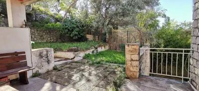 Vente appartement T2 Cassis  ouvrant sur 95 m² de jardin privatif dans petit immeuble proche village