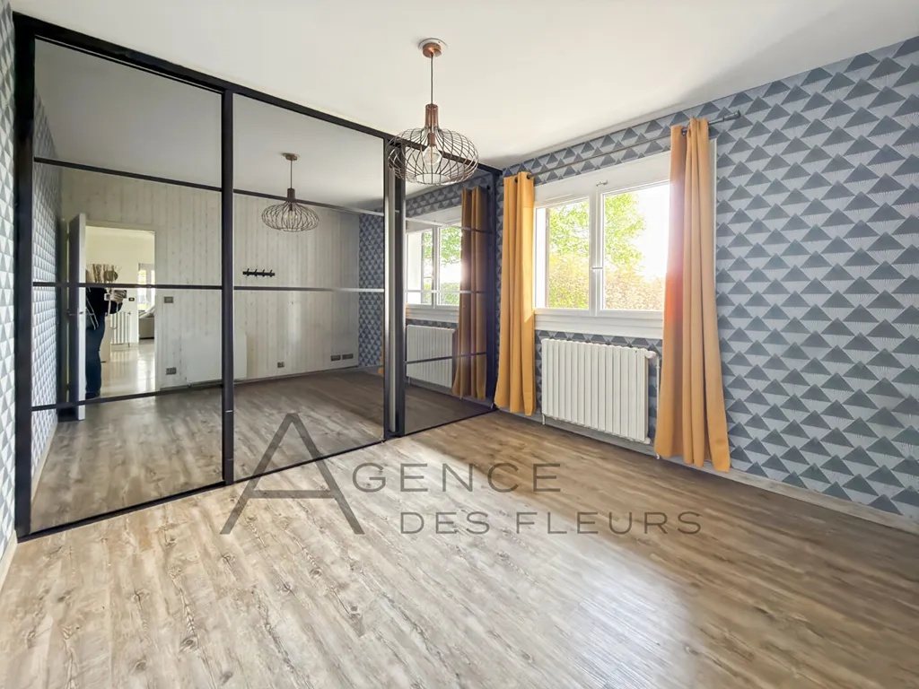 A vendre maison de 185 m² édifiée sur un terrain de 3249 m² située dans la commune ST PIERRE DES FLEURS 27370
