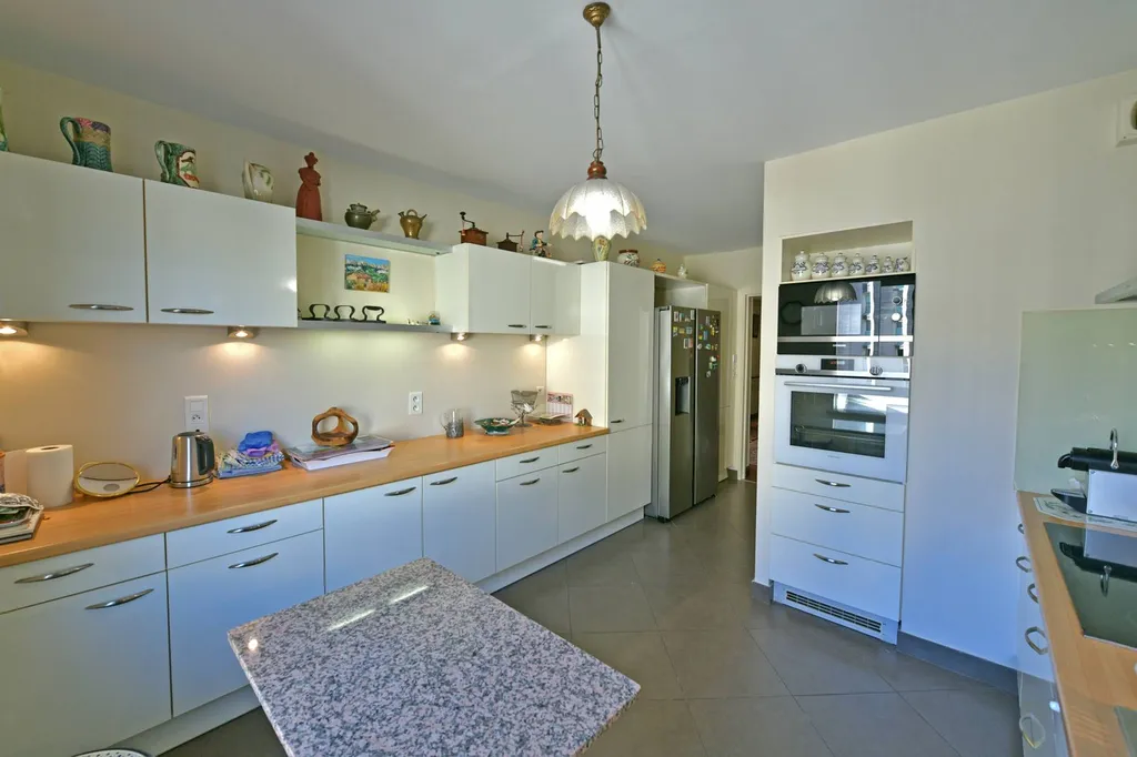 AVIGNON INTRAMUROS : EXCEPTIONNEL ET RARE APPARTEMENT PLEIN SUD    