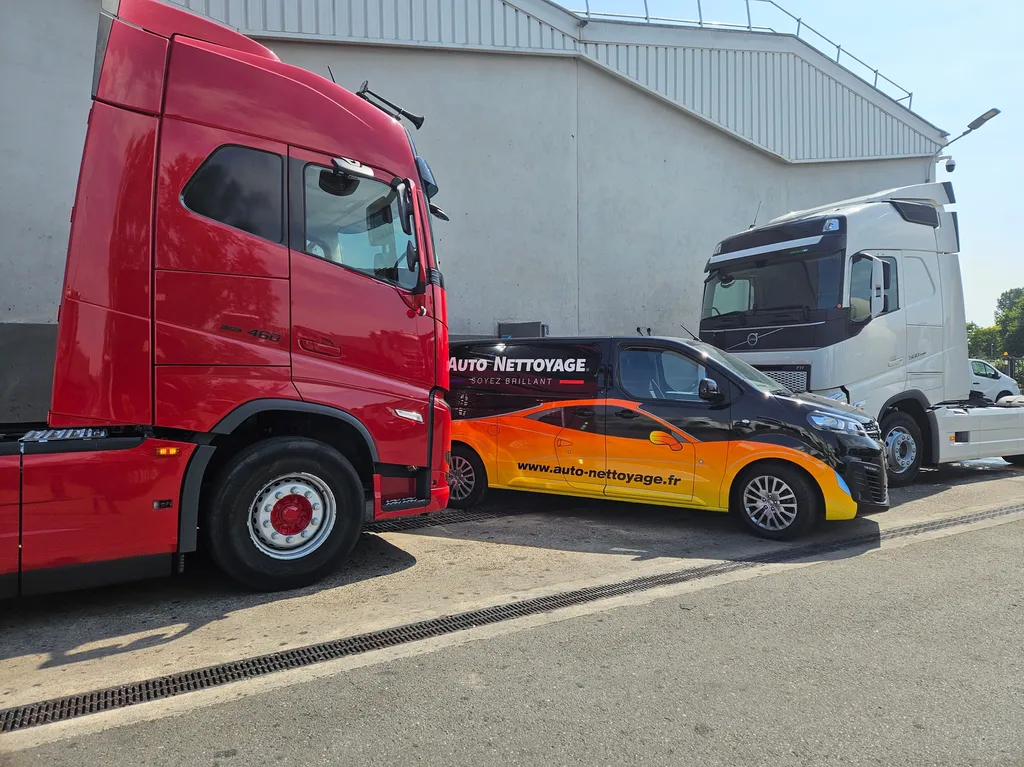 Specialiste du nettoyage de poids lourds en gironde, nous intervenons à domicile à bordeaux, sur le bassin d'arcachon et le libournais, étant basé a marcheprime.