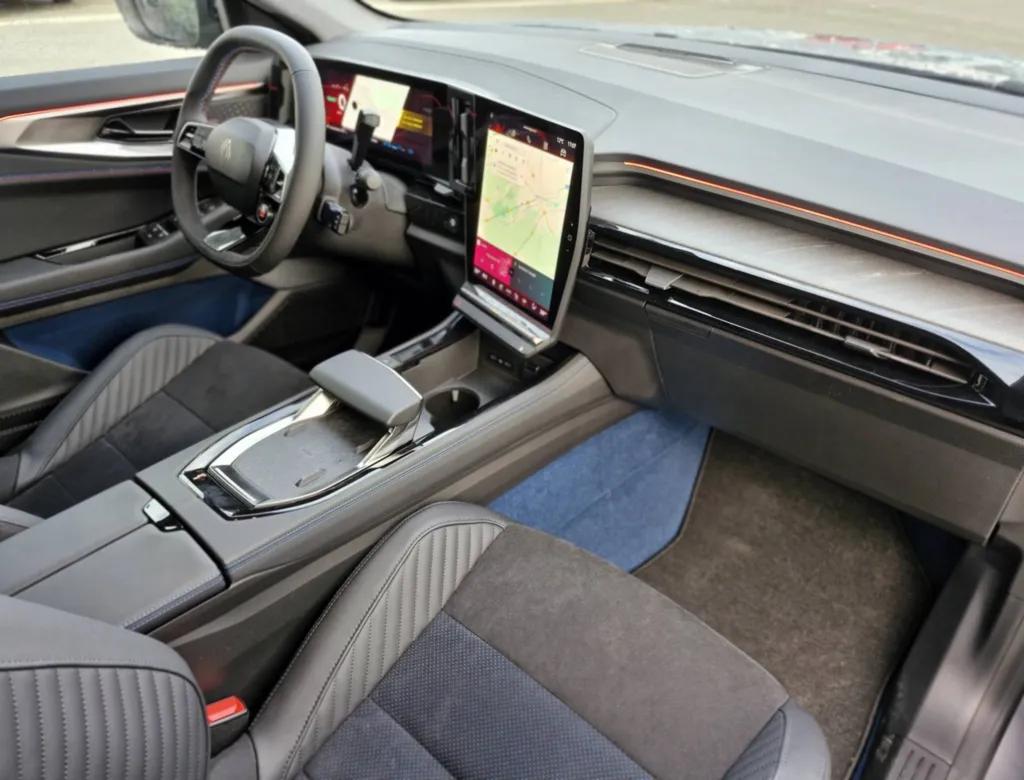 Renault Rafale Atelier Alpine E-Tech 300 4x4 / 4control advanced / Harman Kardon / Matrix Led / occasion près de Toulouse en Occitanie