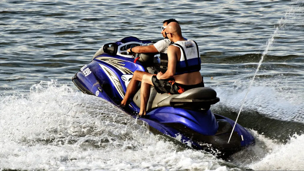 Votre Baptême de Jet-Ski à Hyères : Les Joies de la Glisse en Duo