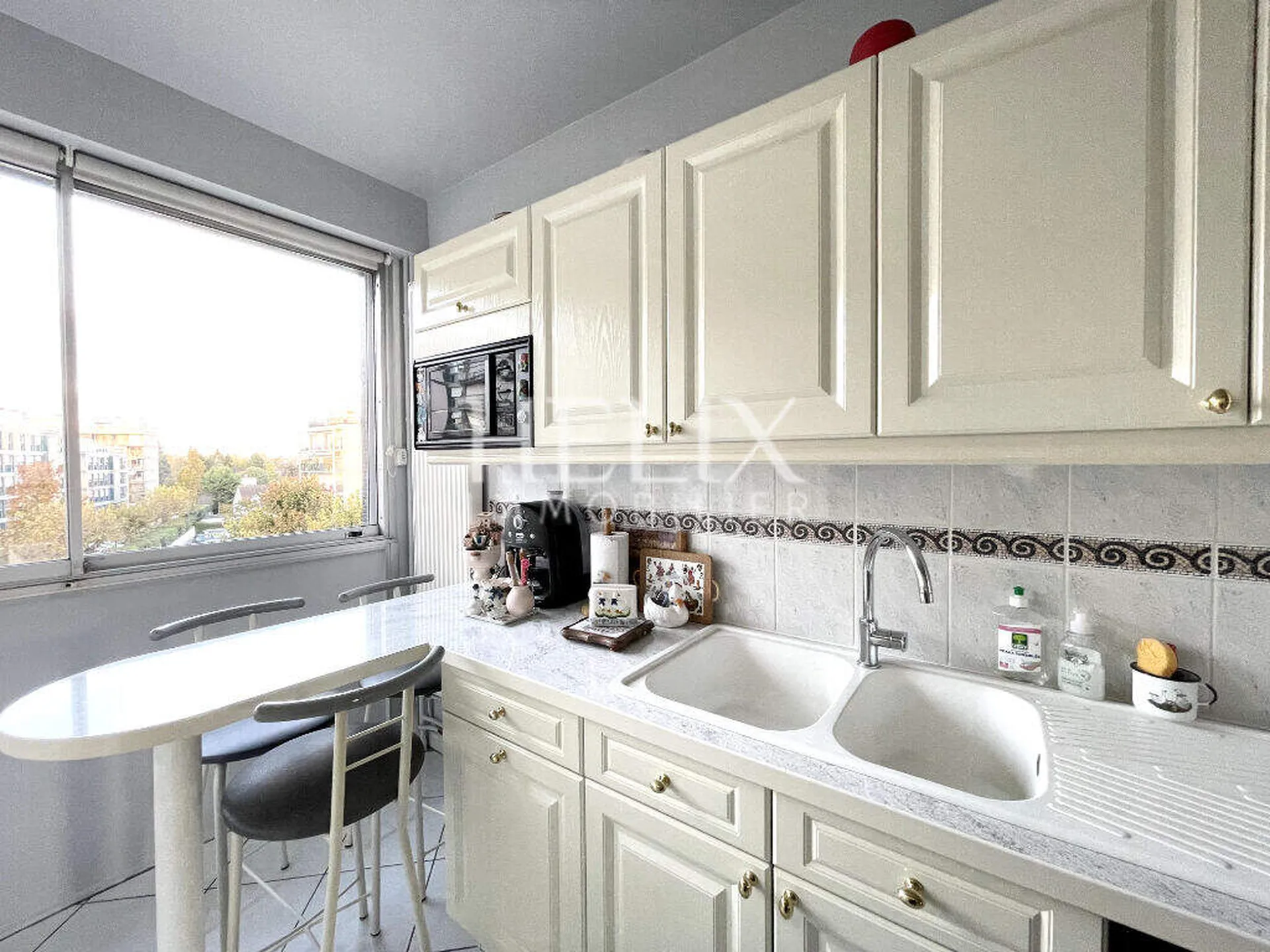Appartement traversant 5 pièces 122,10 M², balcon 15,80 M2, parking, piscine Le Pecq 8' RER A