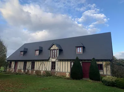 A VENDRE en NORMANDIE dans le PAYS D'AUGE du CALVADOS et région de PONT L'EVEQUE : grande maison de style Normand