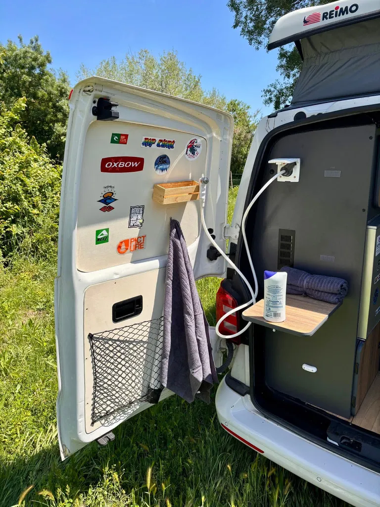 Location de véhicules de loisirs type van ou fourgon aménagé entre Nîmes et Montpellier en région Occitanie