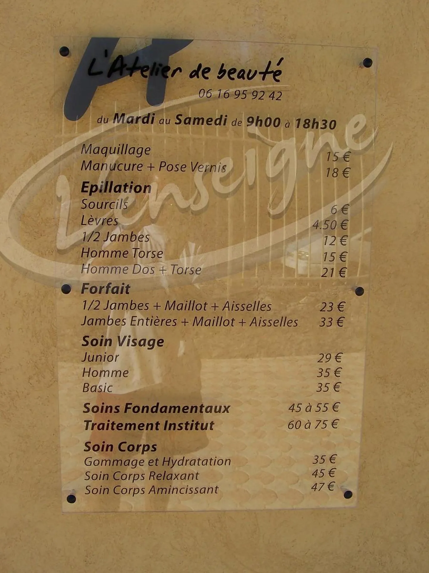 plaque en plexiglass sur mesure martigues