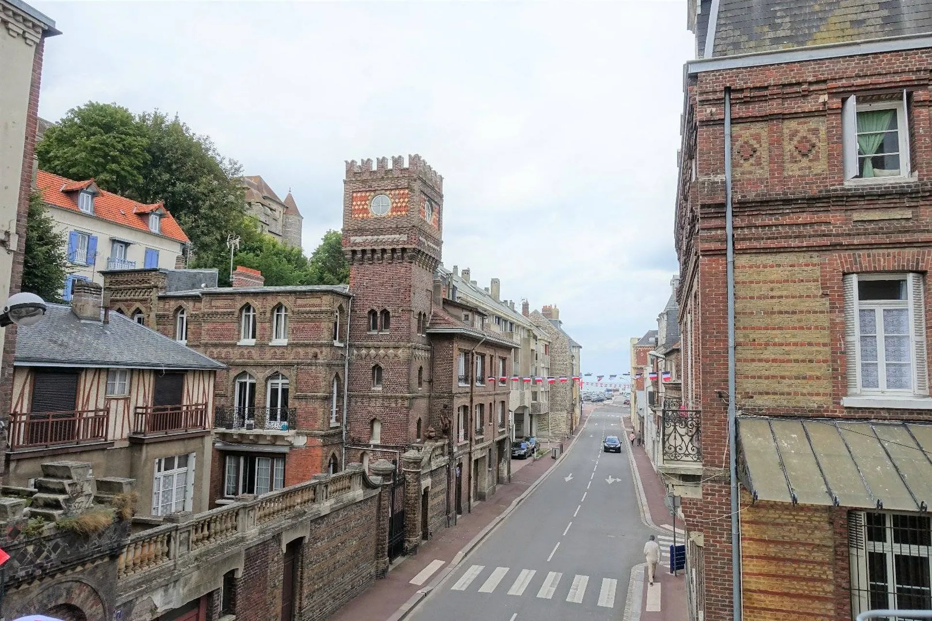 A vendre appartement Haussmannien d'environ 103 m², 4 chambres, à deux pas de la mer et du centre-ville de Dieppe 76200.