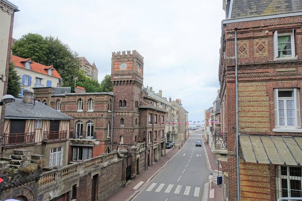 A vendre appartement Haussmannien d'environ 103 m², 4 chambres, à deux pas de la mer et du centre-ville de Dieppe 76200.
